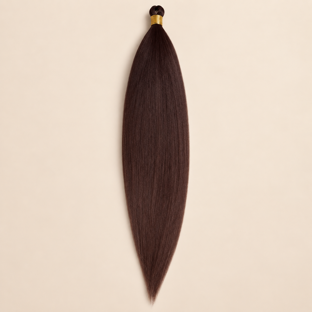 Steil Futura Kanekalon vlechthaar in kleur Rich Brown, 70 cm en 100 gram, op beige achtergrond