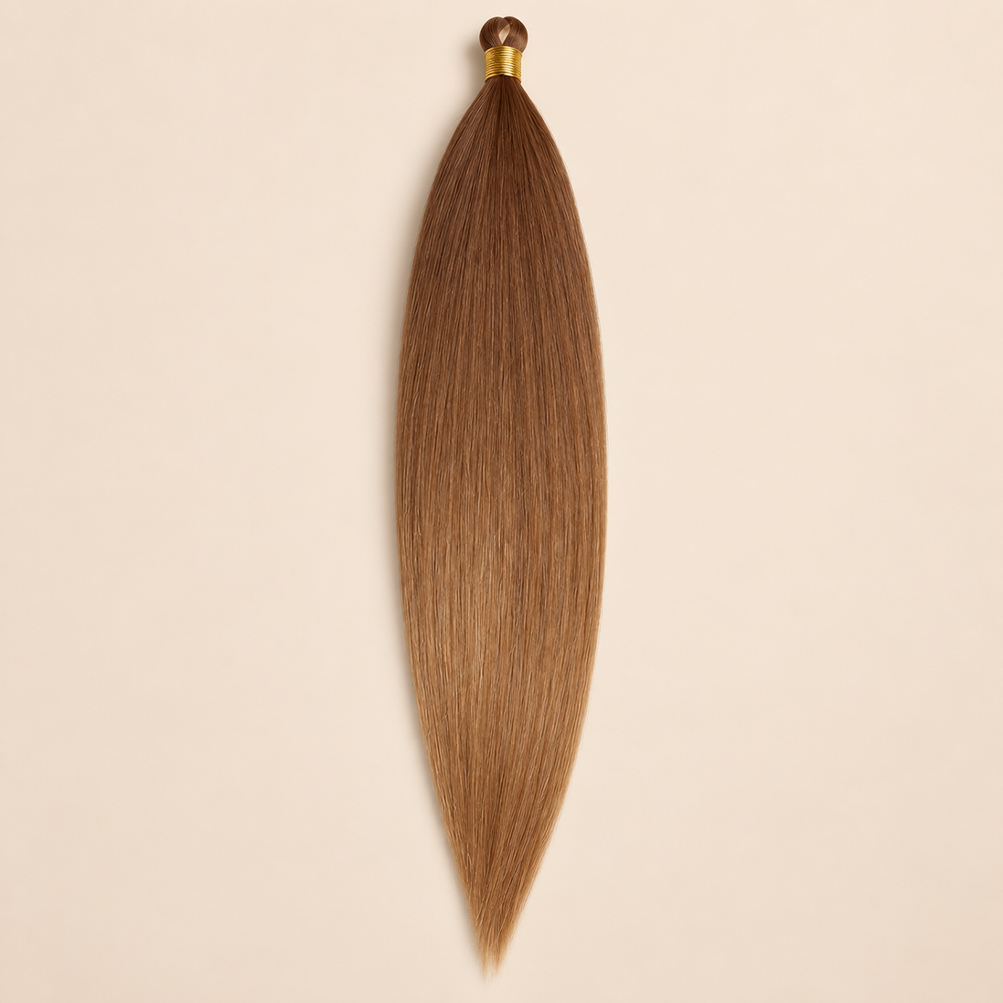 Steil Futura Kanekalon vlechthaar in kleur Toffee, 70 cm en 100 gram, op beige achtergrond
