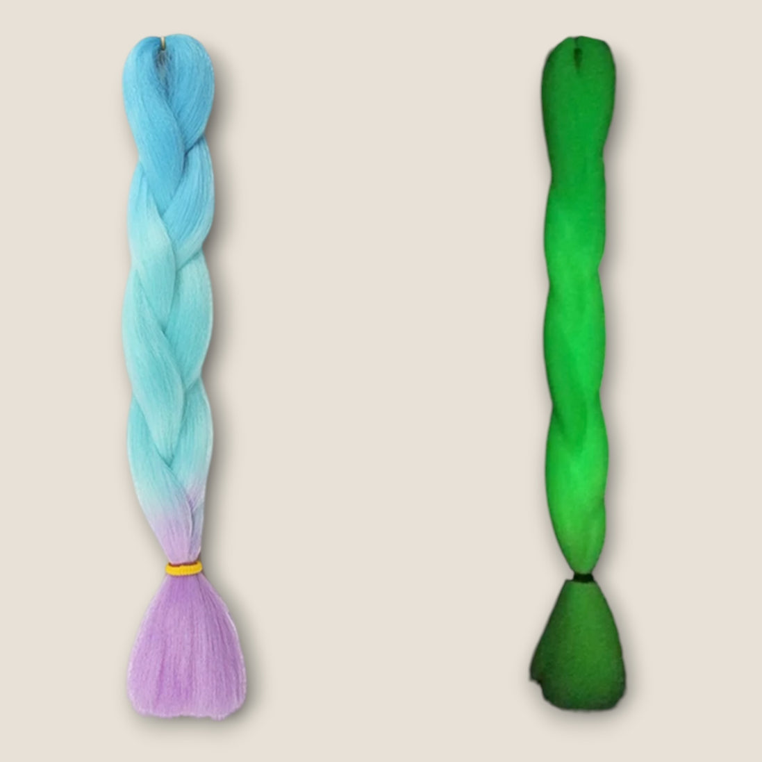 Glow in the Dark invlechthaar blauw lila met glow effect op beige achtergrond