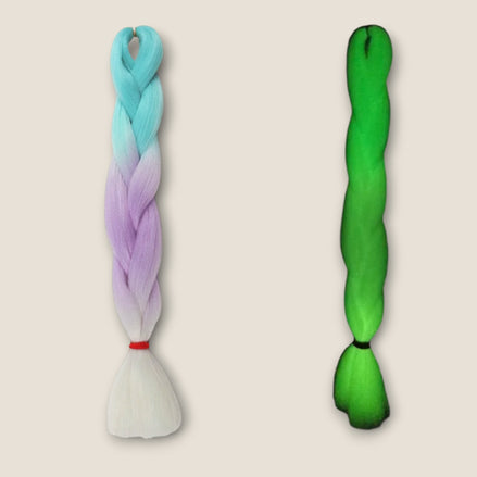 Glow in the Dark invlechthaar aqua lila wit met glow effect op beige achtergrond