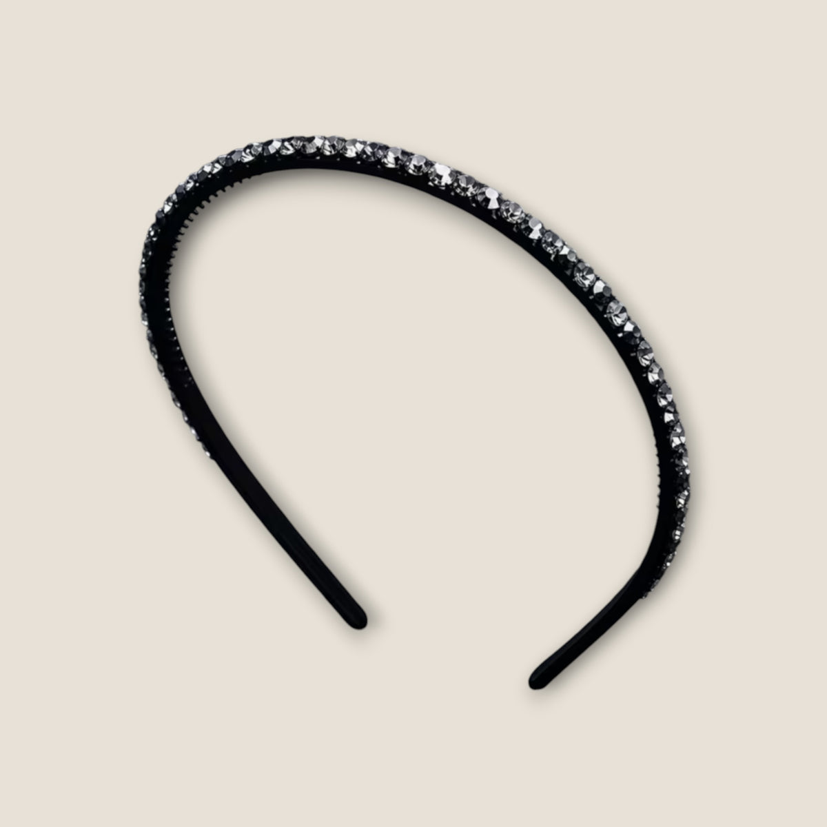 Smalle strass haarband – Zilverkleurige stenen – De HaarBoetiek
