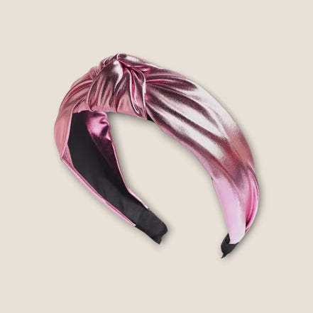 Haarband Shine Roze metallic haarband op beige achtergrond