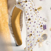 Witte knoop haarband met goud paars en zilverkleurige kralen detail