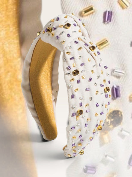 Witte knoop haarband met goud paars en zilverkleurige kralen detail