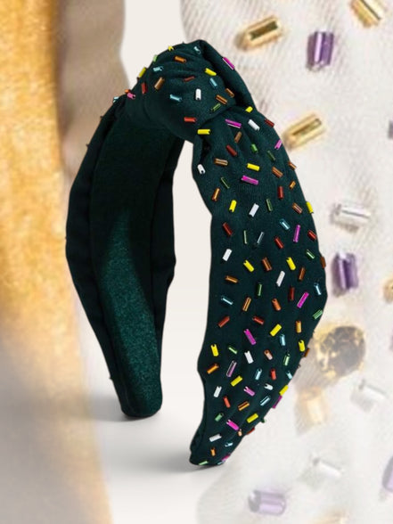 Zwarte knoop haarband met multicolor kralen detail