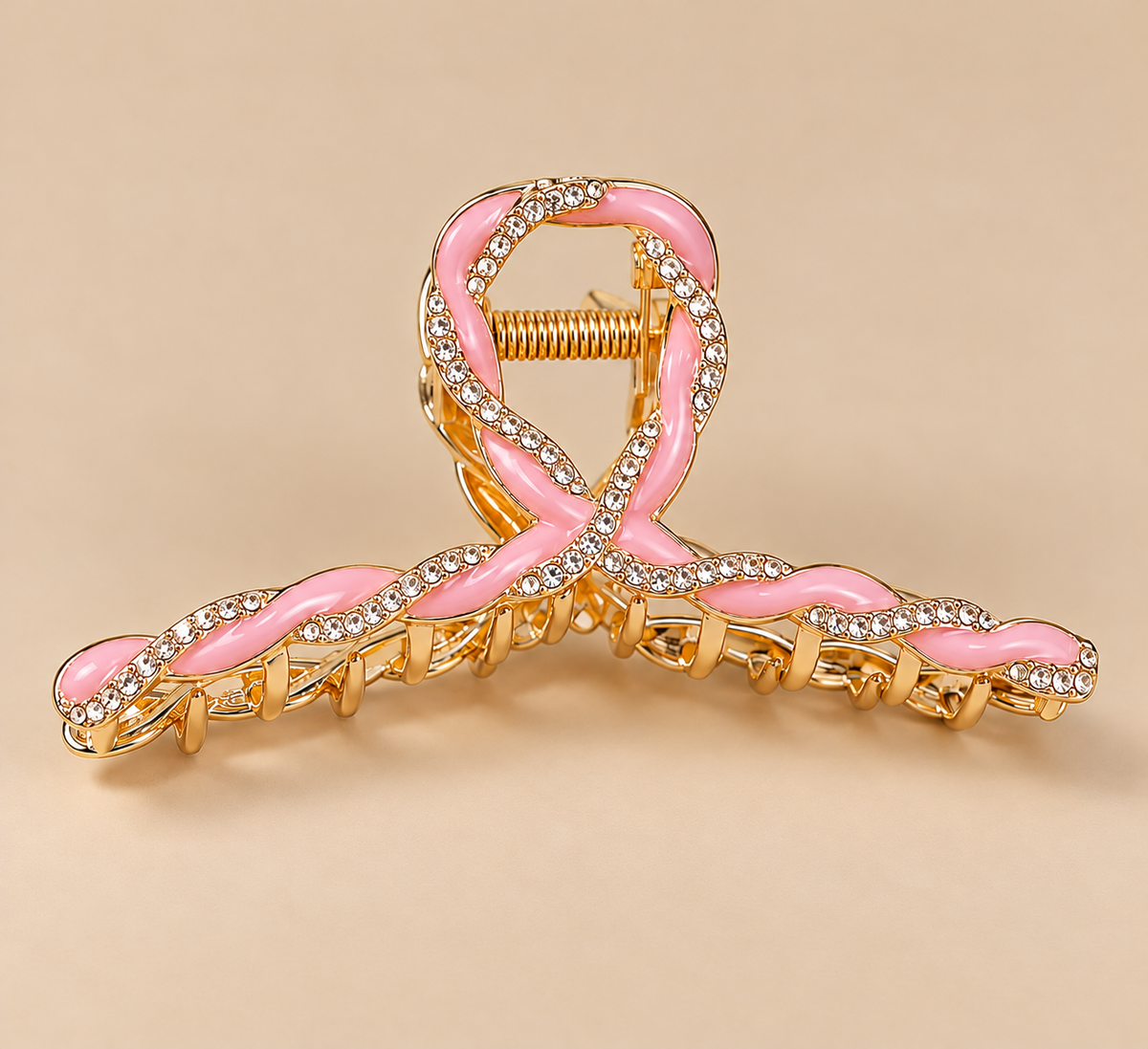 Luxe roze metalen haarklem met strass op beige achtergrond