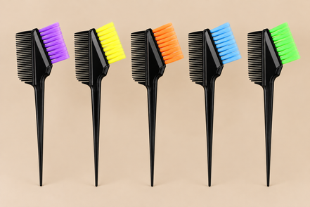 Vijf kleuren haarverfkwasten met kam en puntsteel, assorti geleverd per stuk