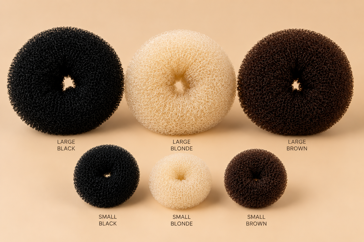 Hair donuts knotmakers groot en klein in zwart blond en bruin op beige achtergrond