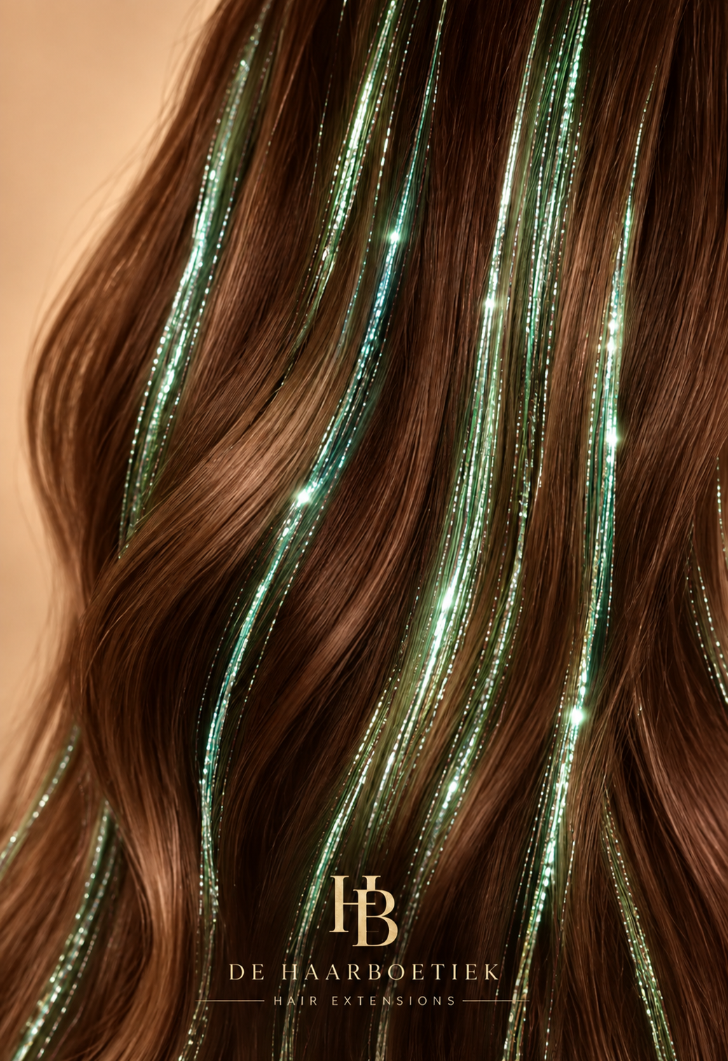 Hair Tinsel Mint verwerkt in bruin haar - de HaarBoetiek