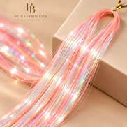 Hair Tinsel Neon Peach close-up - peach roze iriserende glans