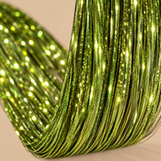 Olive Hair Tinsel close-up - olijfgroene holografische glans