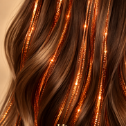 Orange Hair Tinsel verwerkt in bruin haar - de HaarBoetiek