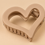 Hartvormige Haarklem – Matte klauwclip in beige-bruin – De HaarBoetiek