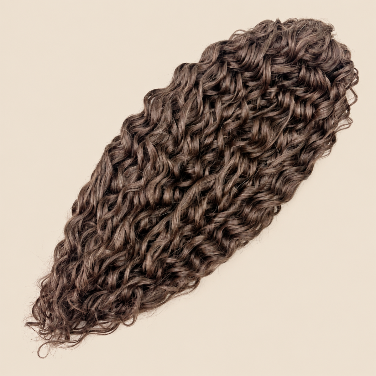 Jessica golvend invlechthaar 60 cm in bruin (10A) op beige achtergrond – De HaarBoetiek