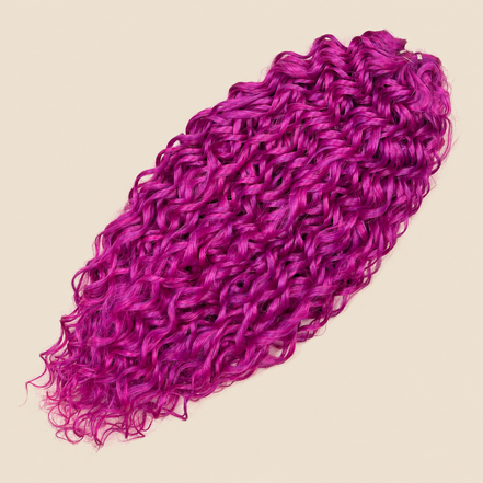 Jessica golvend invlechthaar 60 cm in paars (Pink2+F11) op beige achtergrond – De HaarBoetiek