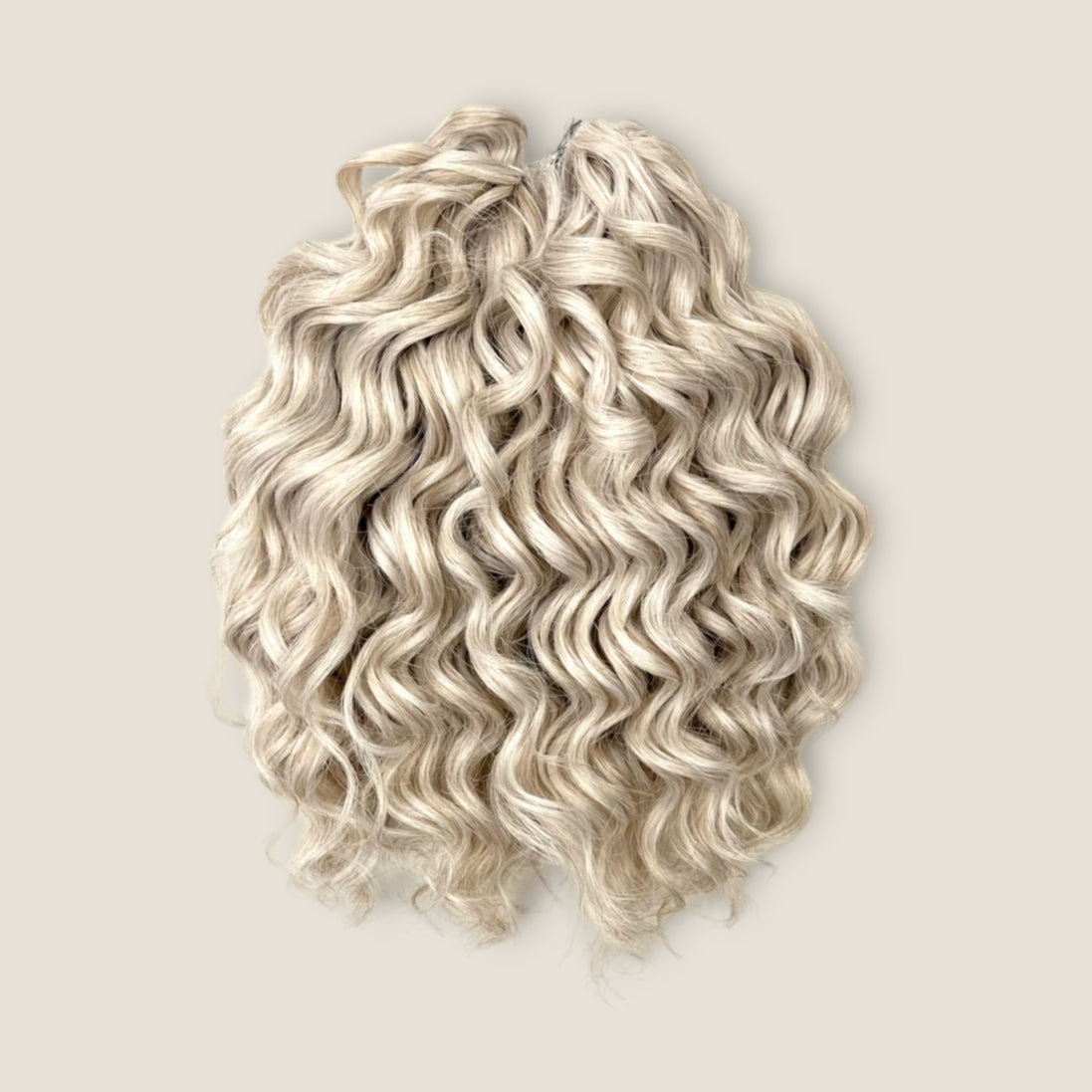Jessica Krullend Invlechthaar 25 cm 200 g – Asblond LGL5 – De HaarBoetiek