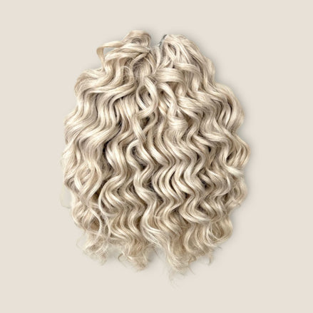 Jessica Krullend Invlechthaar 25 cm 200 g – Asblond LGL5 – De HaarBoetiek