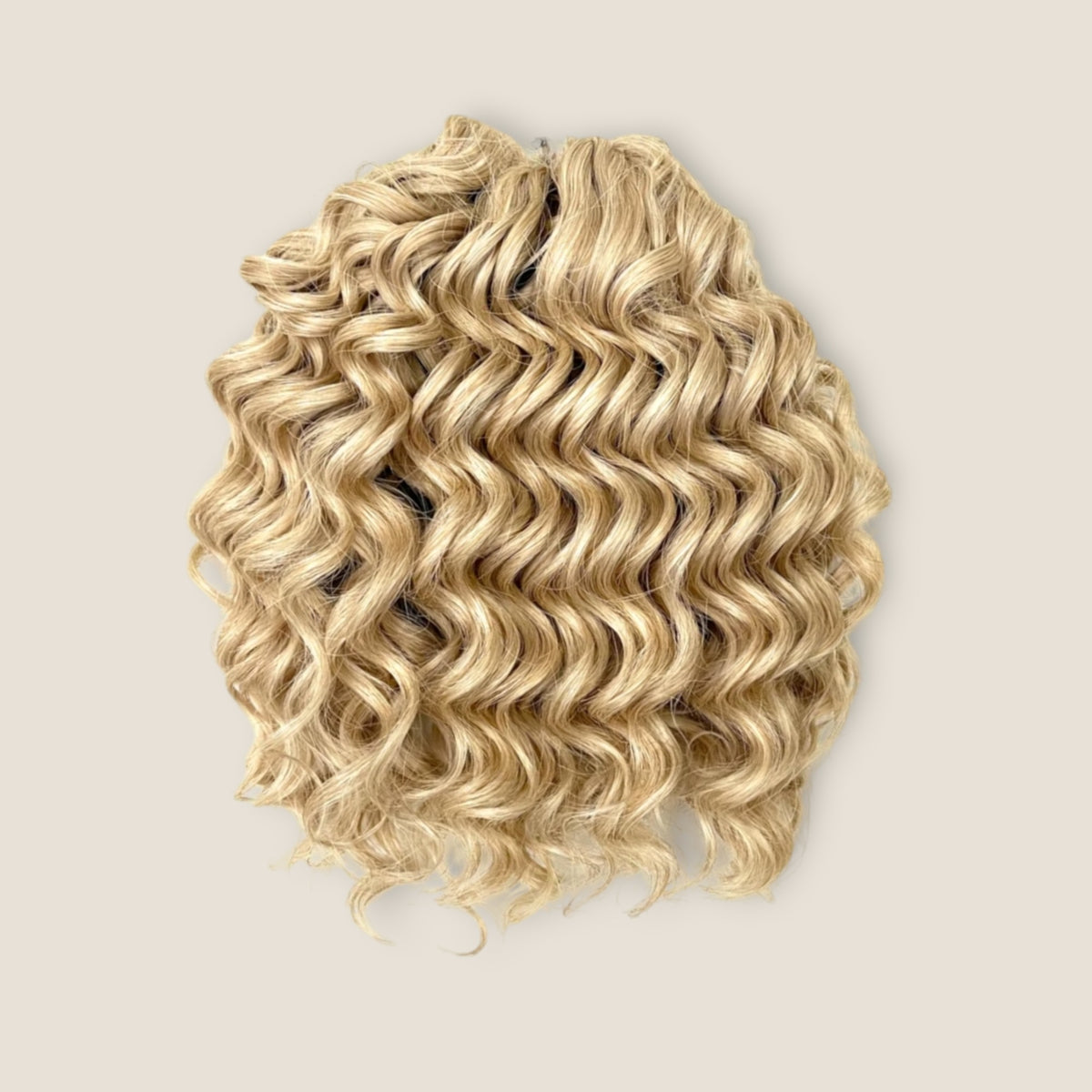 Jessica Krullend Invlechthaar 25 cm 200 g – Goudblond Linen(59) – De HaarBoetiek