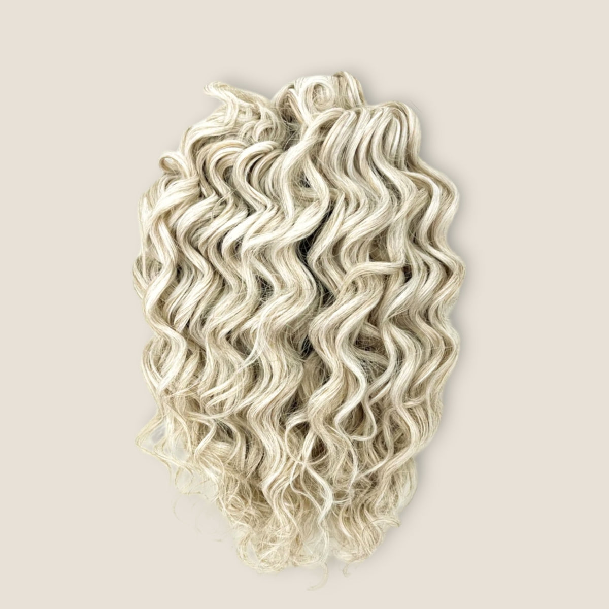 Jessica Krullend Invlechthaar 25 cm 200 g – Lichtblond 56C – De HaarBoetiek