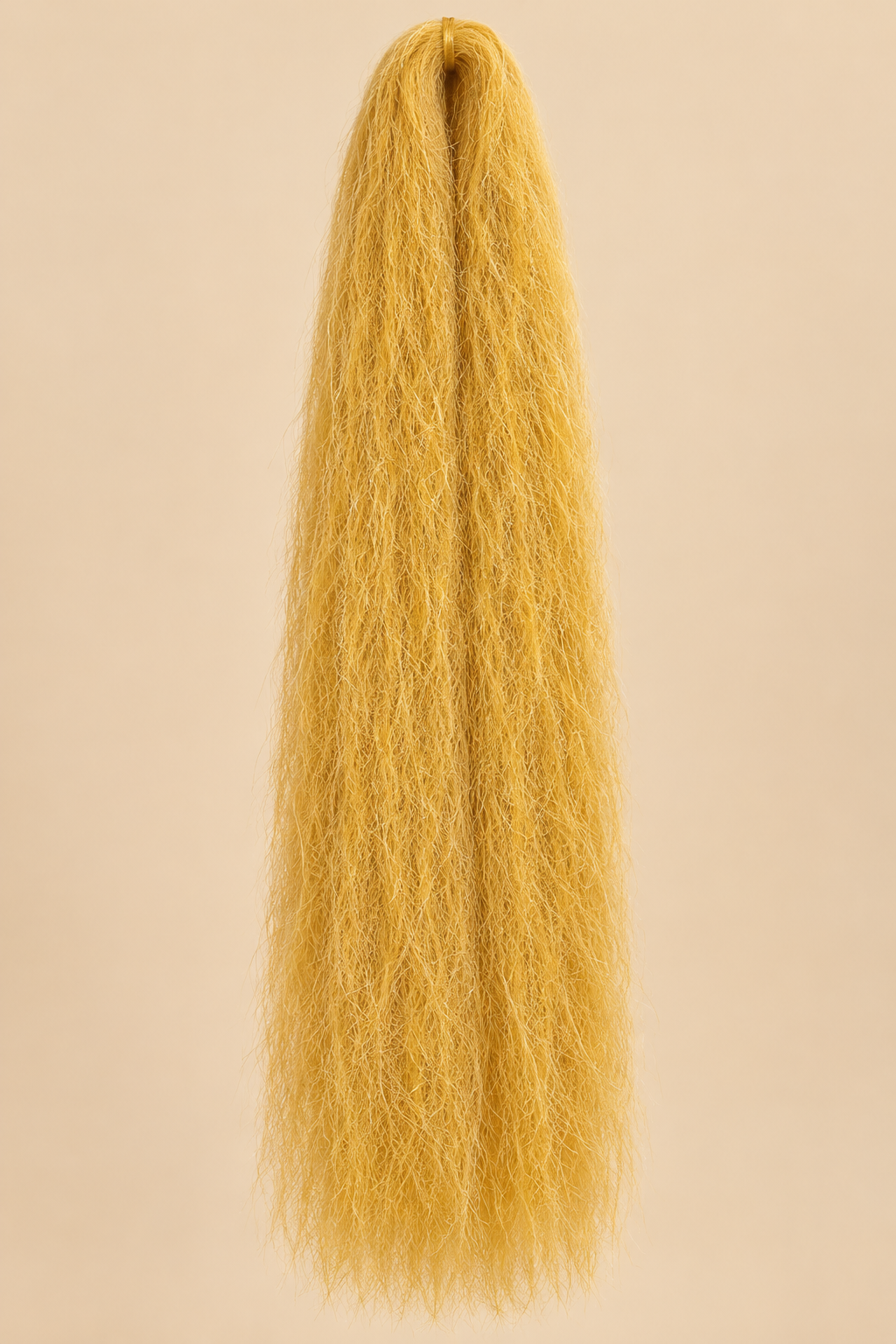 Jumbo Braid 100% Kanekalon Dream Girl 60 cm – T711 goudblond op beige achtergrond