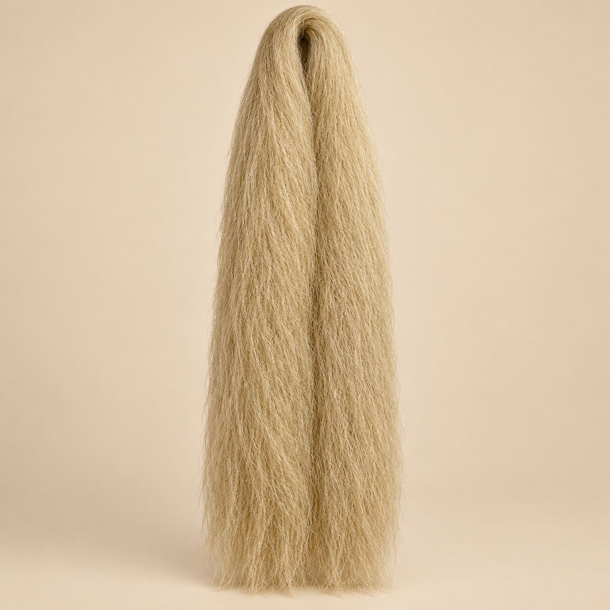 Jumbo Braid 100% Kanekalon RastAfri 60 cm – T27/613 lichtblond op beige achtergrond