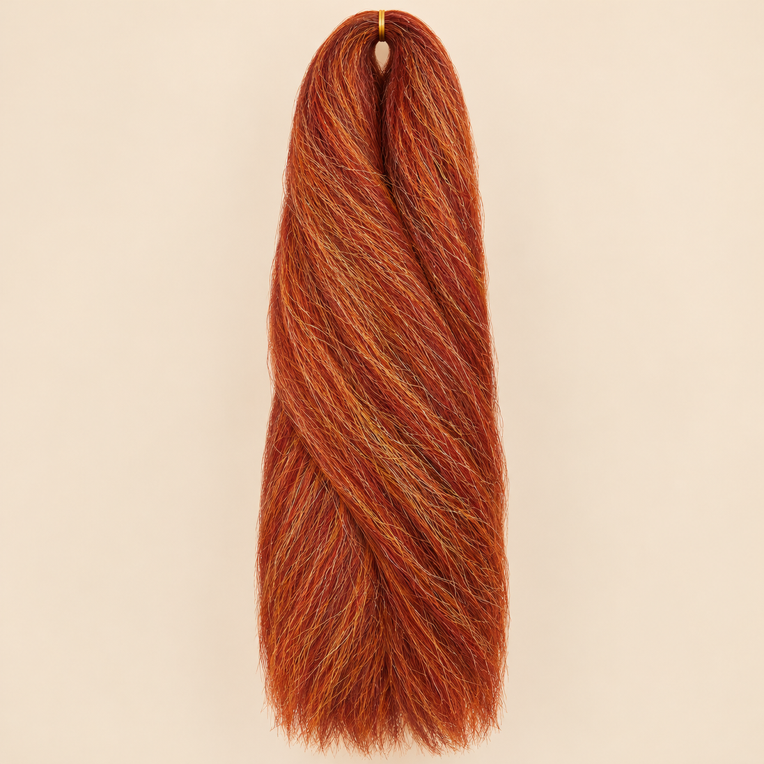 Jumbo Braid 100% Kanekalon Bng kleur 39/R6 rood gemengd, 60 cm, 85 gram op beige achtergrond