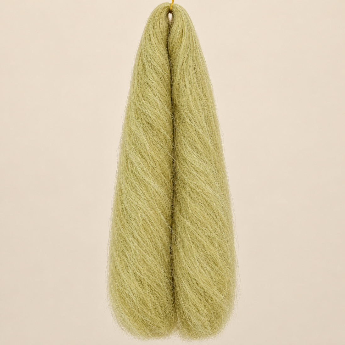 Jumbo Braid 100% Kanekalon Bng kleur 613 lichtblond, 60 cm, 85 gram op beige achtergrond