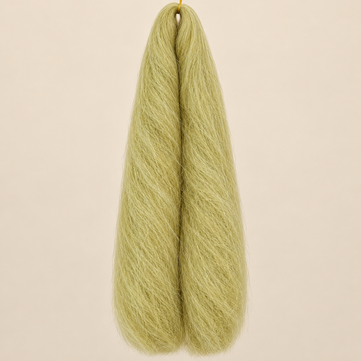 Jumbo Braid 100% Kanekalon Bng kleur 613 lichtblond, 60 cm, 85 gram op beige achtergrond