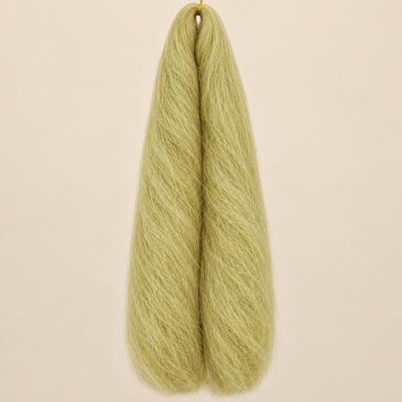 Jumbo Braid 100% Kanekalon Bng kleur 613 lichtblond, 60 cm, 85 gram op beige achtergrond
