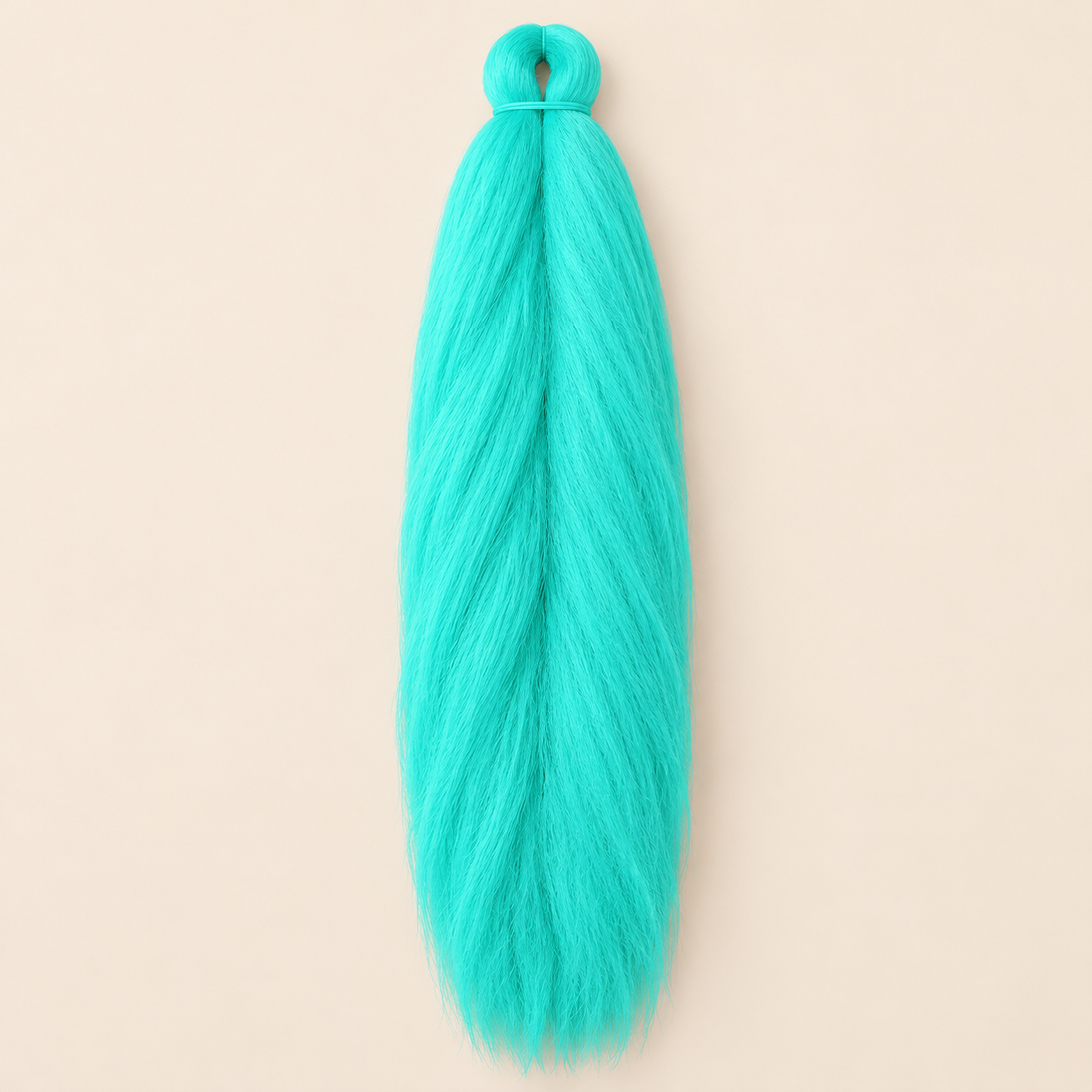 Jumbo Braid 100% Kanekalon Bng kleur S. Blue turquoise, 60 cm, 85 gram op beige achtergrond
