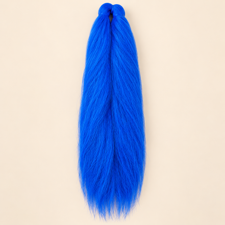Jumbo Braid 100% Kanekalon Bng kleur N. Blue koningsblauw, 60 cm, 85 gram op beige achtergrond