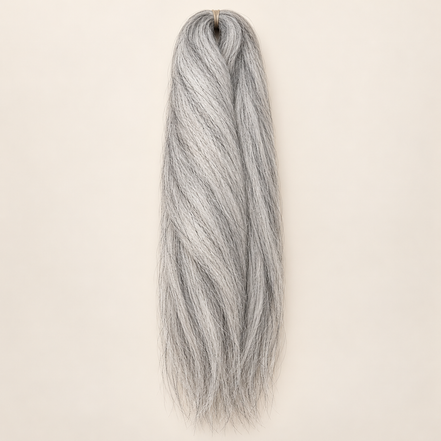 Jumbo Braid 100% Kanekalon Bng kleur 51 zilvergrijs, 60 cm, 85 gram op beige achtergrond