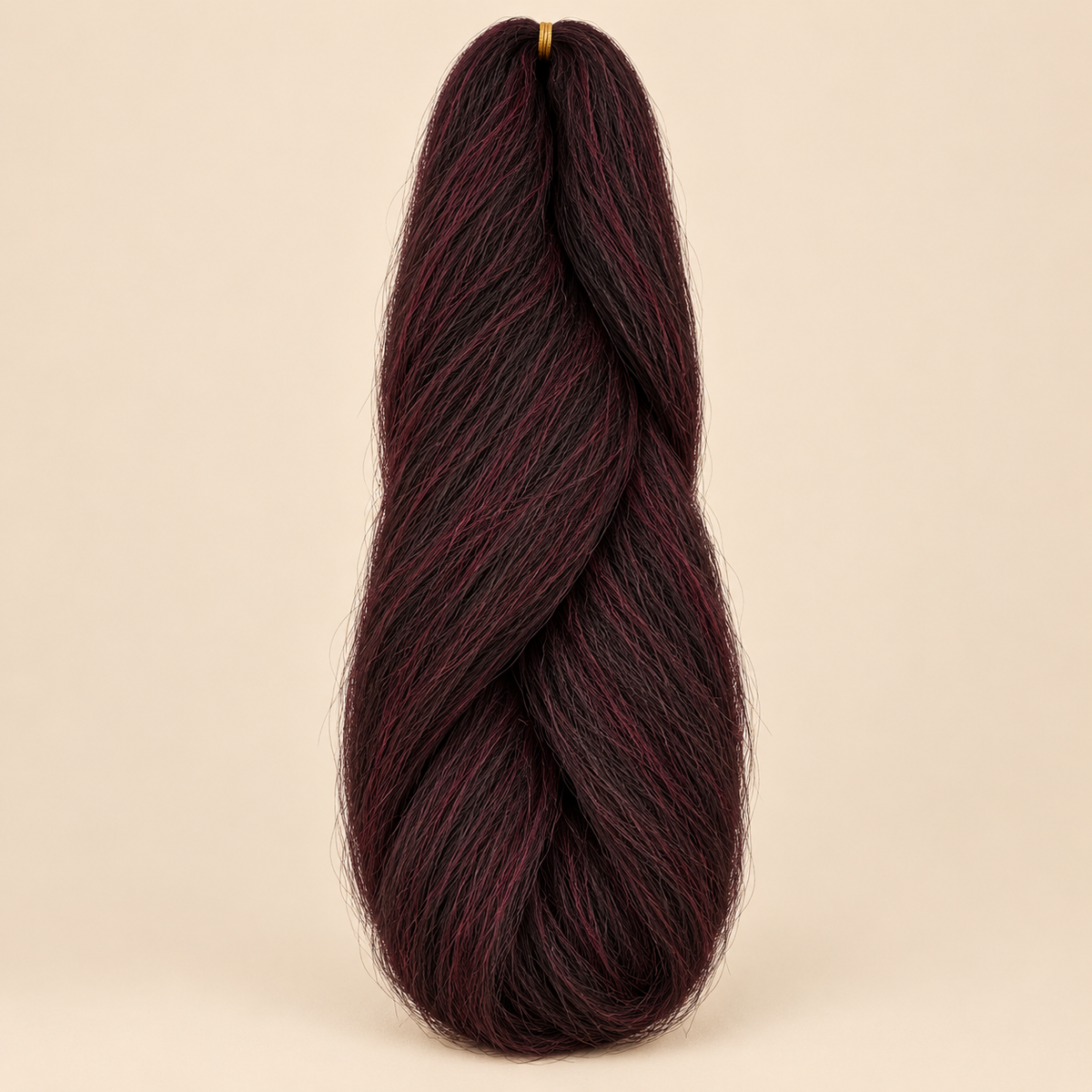 Jumbo Braid 100% Kanekalon Bng kleur 99J diep bordeaux, 60 cm, 85 gram op beige achtergrond