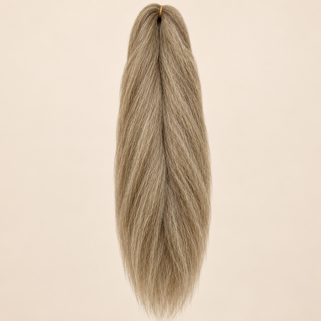 Jumbo Braid 100% Kanekalon Bng kleur 10/22 asbruin met blond, 60 cm, 85 gram op beige achtergrond