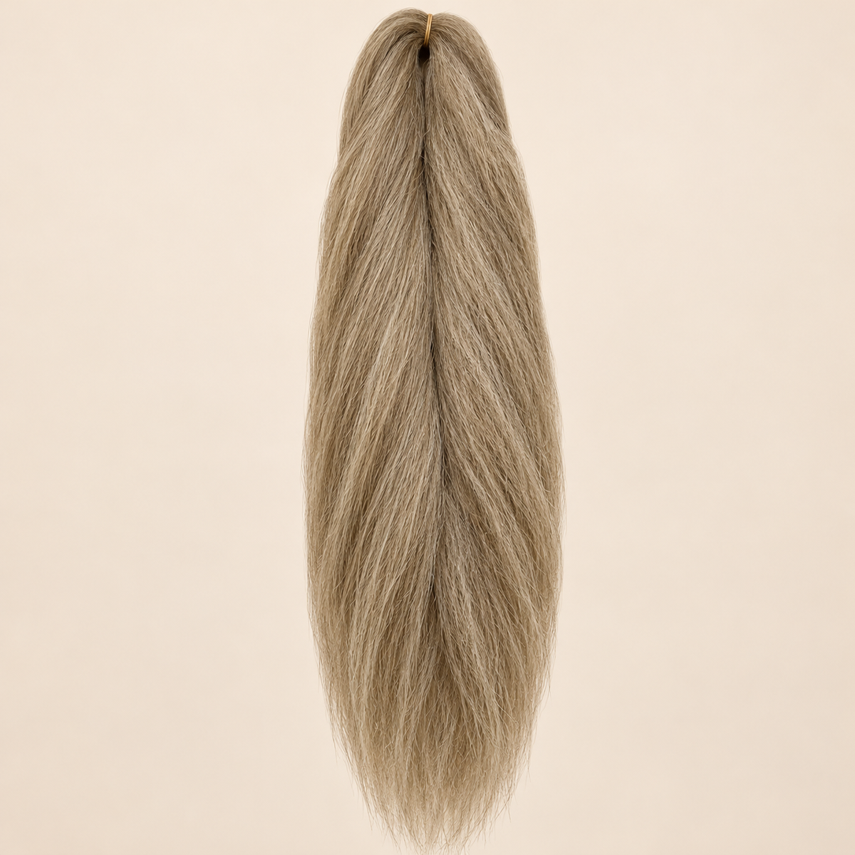 Jumbo Braid 100% Kanekalon Bng kleur 10/22 asbruin met blond, 60 cm, 85 gram op beige achtergrond