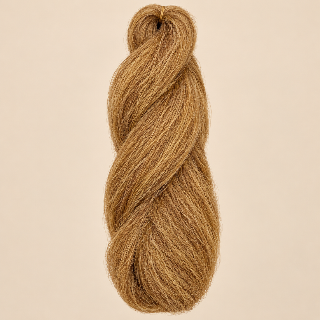 Jumbo Braid 100% Kanekalon Bng kleur 27/30 goudblond met koper, 60 cm, 85 gram op beige achtergrond