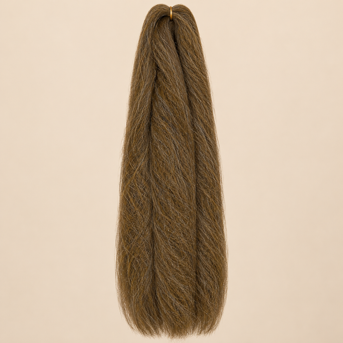 Jumbo Braid 100% Kanekalon Bng kleur 10 goudbruin, 60 cm, 85 gram op beige achtergrond