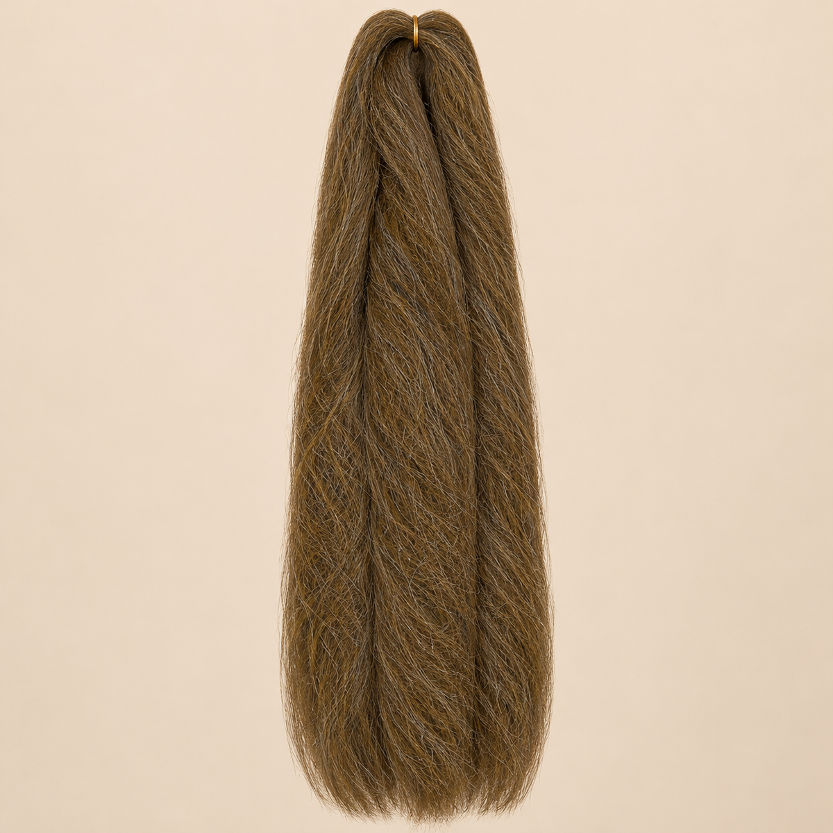 Jumbo Braid 100% Kanekalon Bng kleur 10 goudbruin, 60 cm, 85 gram op beige achtergrond