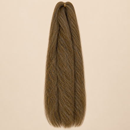Jumbo Braid 100% Kanekalon Bng kleur 10 goudbruin, 60 cm, 85 gram op beige achtergrond