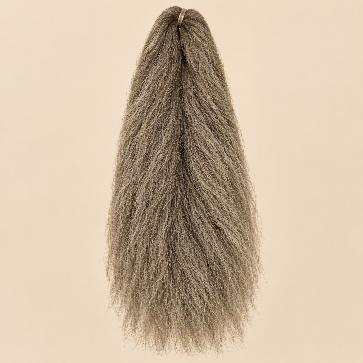 Jumbo Braid 100% Kanekalon BraidOrDie, kleur Ash Brown, beige achtergrond