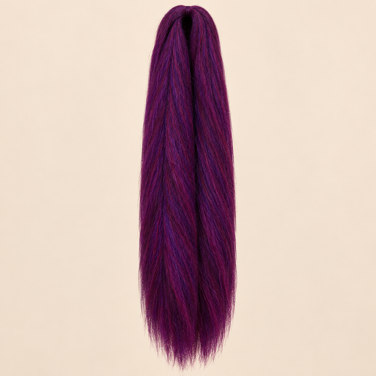 Jumbo Braid 100% Kanekalon RastAfri kleur Grape Crush dieppaars, 60 cm, ongeveer 80 gram op beige achtergrond