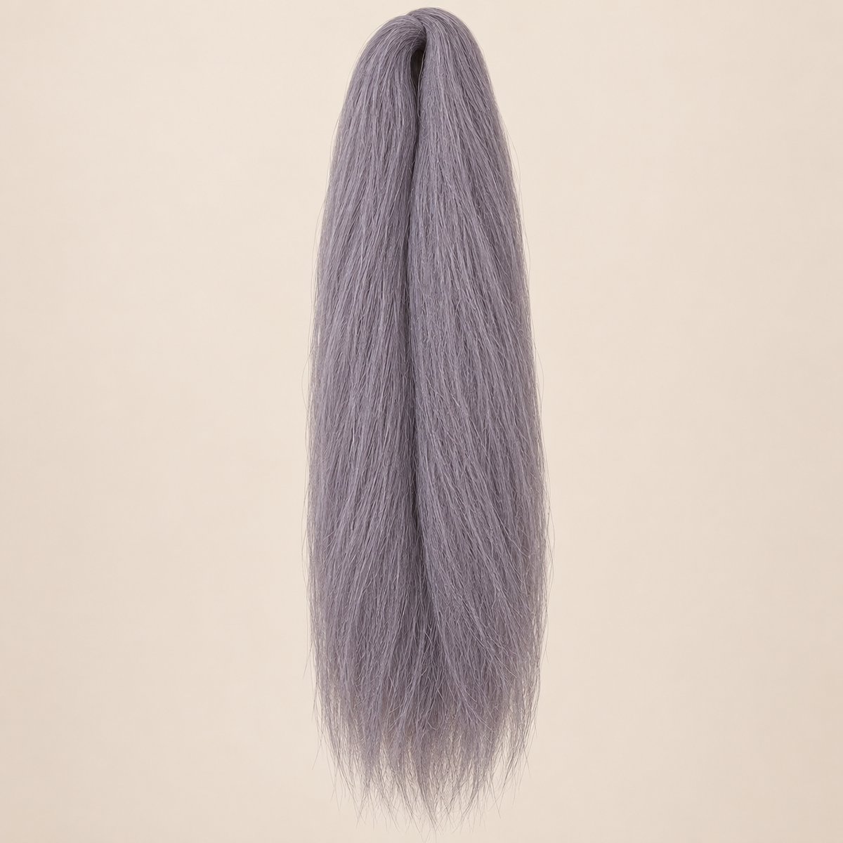 Jumbo Braid 100% Kanekalon RastAfri kleur Metallic zilvergrijs, 60 cm, ongeveer 80 gram op beige achtergrond