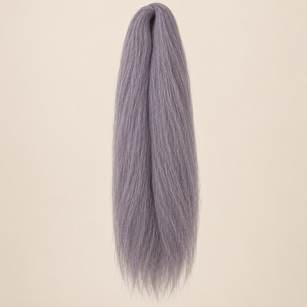 Jumbo Braid 100% Kanekalon RastAfri kleur Metallic zilvergrijs, 60 cm, ongeveer 80 gram op beige achtergrond