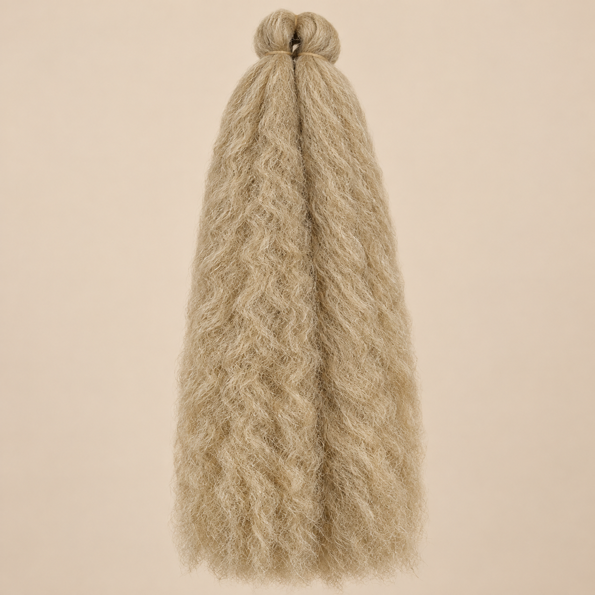 Jumbo Braid 100% Kanekalon SuperBraid kleur 22 beige blond, 60 cm, 85 gram op beige achtergrond