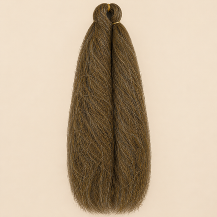 Jumbo Braid 100% Kanekalon SuperBraid kleur 10 goudbruin, 60 cm, 85 gram op beige achtergrond