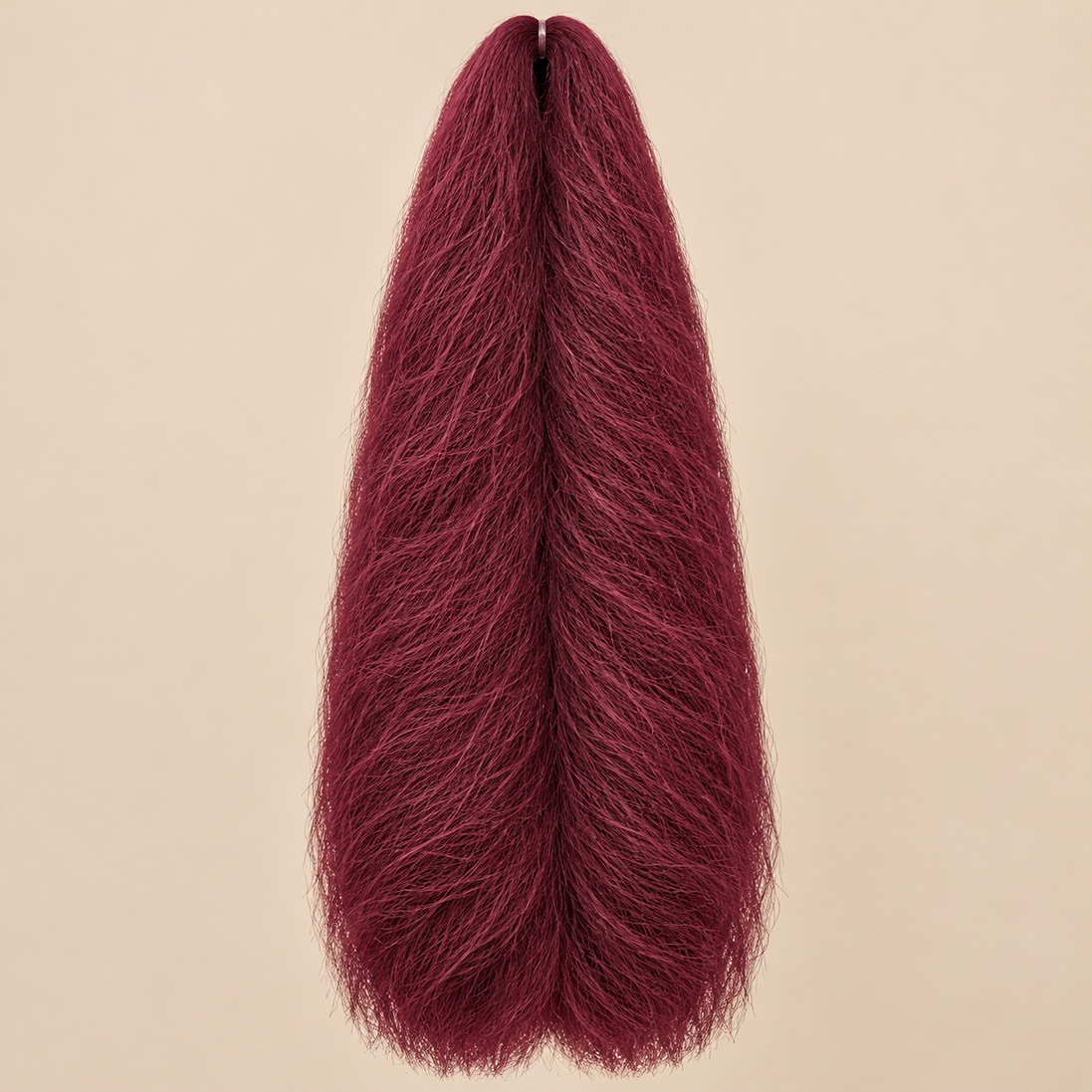 Jumbo Braid 100% Kanekalon SuperBraid kleur 39 bordeaux, 60 cm, 85 gram op beige achtergrond
