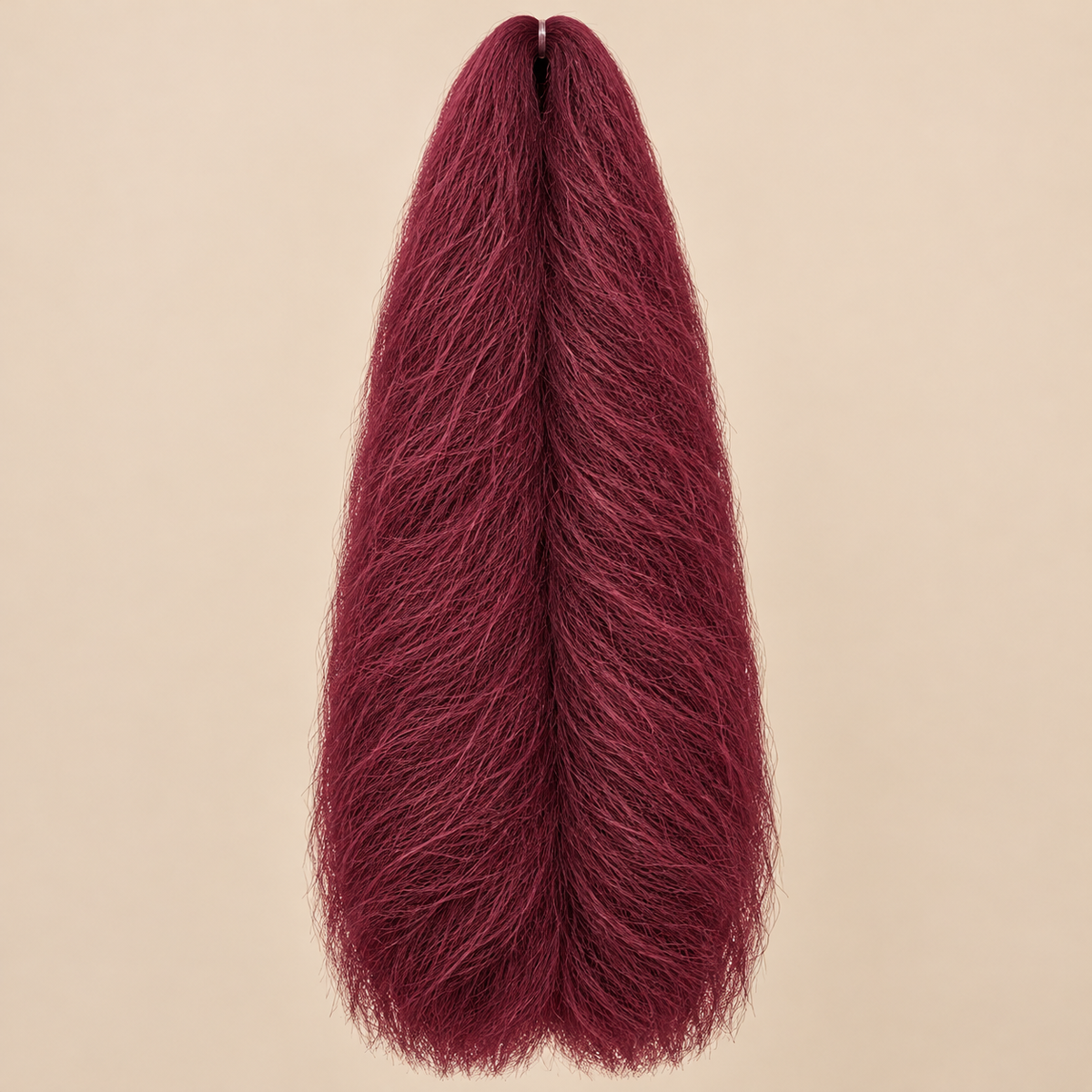 Jumbo Braid 100% Kanekalon SuperBraid kleur 39 bordeaux, 60 cm, 85 gram op beige achtergrond