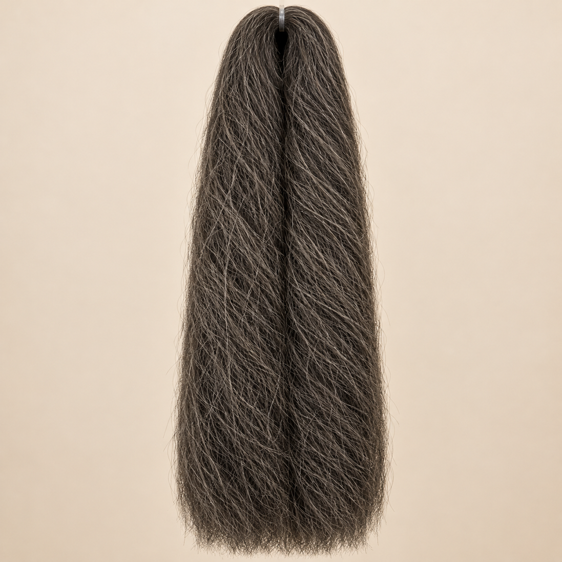 Jumbo Braid 100% Kanekalon SuperBraid kleur T1B/118 donker asbruin, 60 cm, 85 gram op beige achtergrond