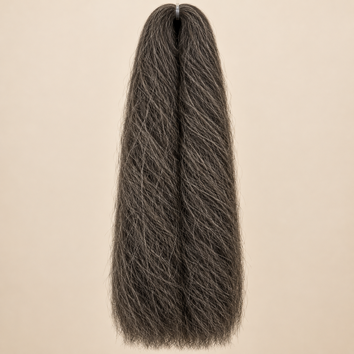 Jumbo Braid 100% Kanekalon SuperBraid kleur T1B/118 donker asbruin, 60 cm, 85 gram op beige achtergrond