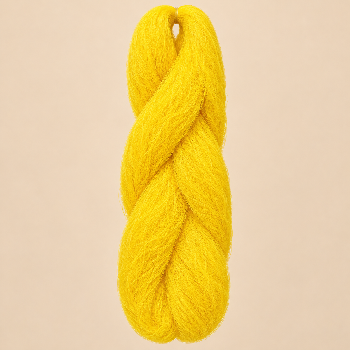 Jumbo Braid 100% Kanekalon SuperBraid kleur Yellow geel, 60 cm, 85 gram op beige achtergrond